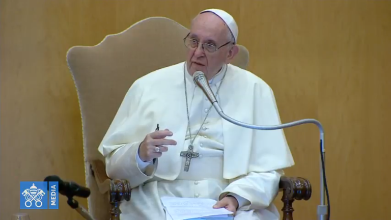 Papa Francesco: “Accogliere il migrante è un mandato biblico”