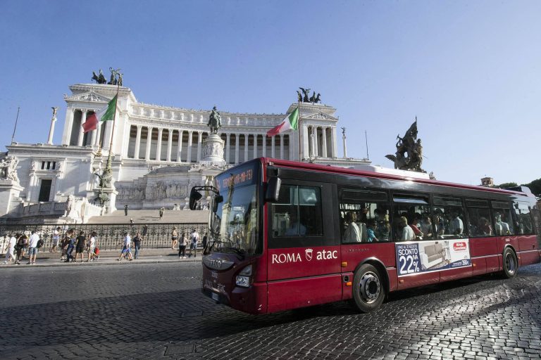 Referendum Atac, il si degli iscritti del Pd alla privatizzazione