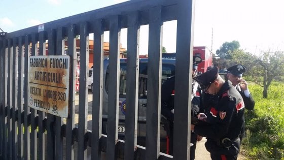 Puglia, deflagrazione in una fabbrica di fuochi d’artificio: un morto e due feriti gravi