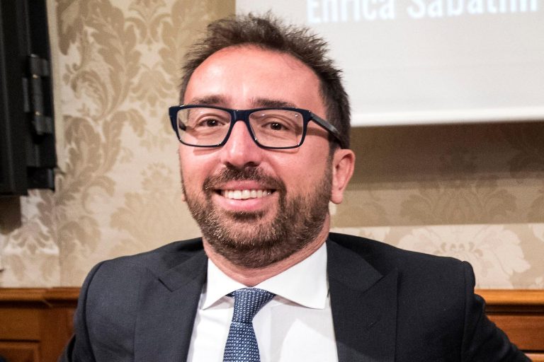 Prescrizione, il ministro Bonafede rassicura il movimento: “Non arretreremo di un millimetro”