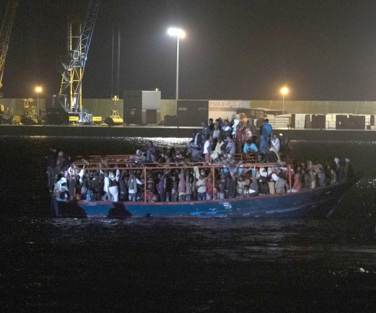 Malta volta le spalle ai migranti e in Sicilia ne arrivano 236. L’ira di Salvini