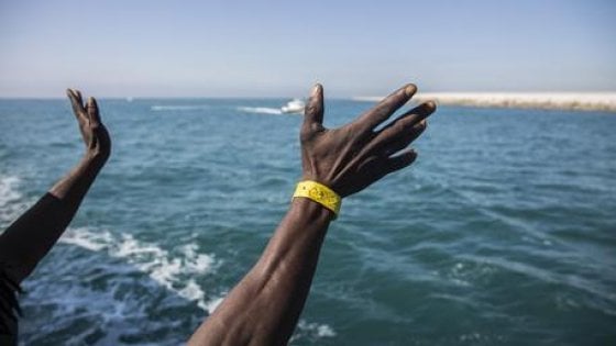 Migranti, Salvini accusa Malta per il barcone con 13 persone nei pressi di Lampedusa