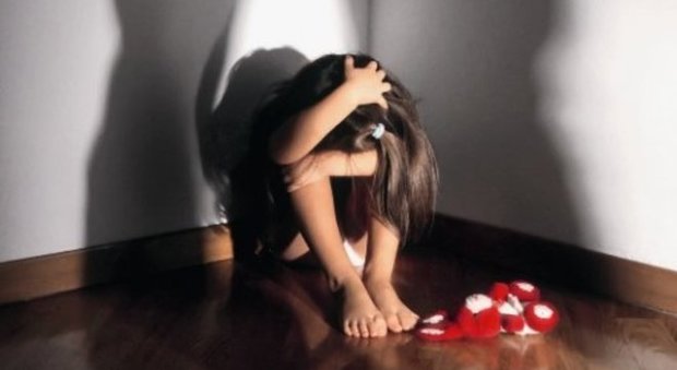 Orrore a Caserta, padre “orco” stupra la figlia di 12 anni che tenta il suicidio: arrestato dai carabinieri