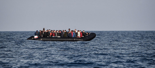 Marocco, tragico naufragio di un barcone di migranti: almeno 22 i dispersi