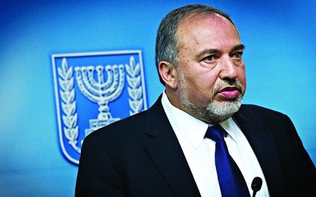 Israele, si è dimesso il ministro della Difesa: “Inaccettabile la tregua con Hamas”