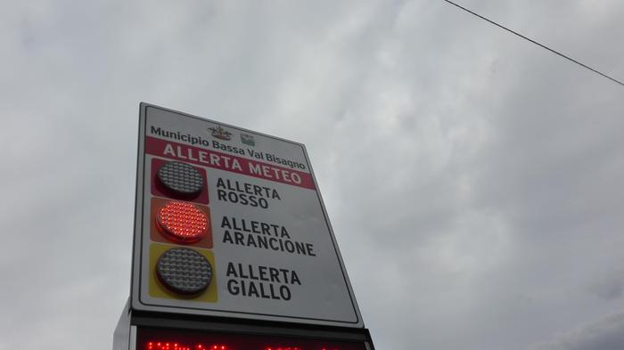 Emergenza meteo, torna l’allerta arancione nel nord Italia: ancora danni in Liguria