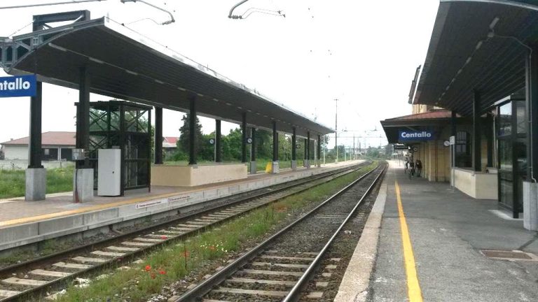 Cuneo, rinvenuto il cadavere di uno straniero vicino alla ferrovia di Centallo