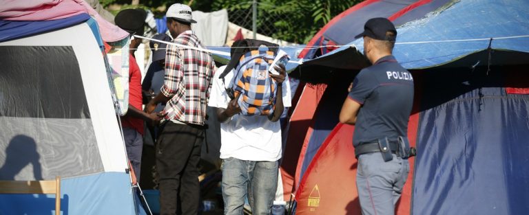 Roma, al via l’operazione “Baobab”, sgomberati i migranti ospitati nella struttura