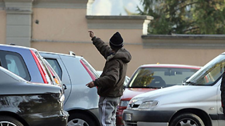 Ostiense, i carabinieri arrestano un parcheggiatore abusivo per estorsione