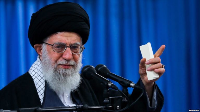 Il presidente iraniano Khamenei contro Trump: “Ha screditato quello che rimaneva del prestigio americano”