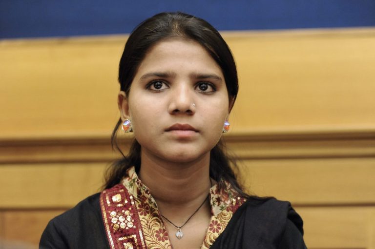 Pakistan, Asia Bibi è stata scarcerata