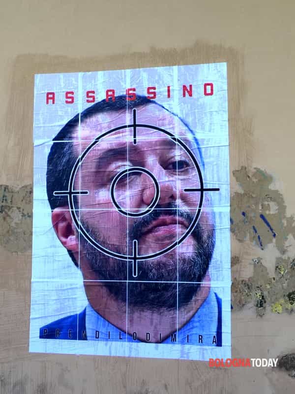 Cagliari, spuntano manifesti con il mirino sul volto di Matteo Salvini