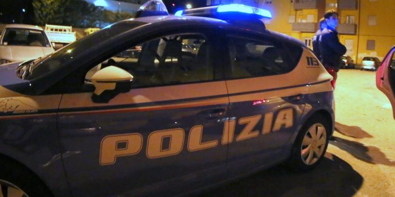 Tuscolano, cerca di forzare le serrature di sei auto in sosta: 53enne arrestato dalla polizia