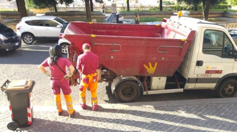 Festa di Ognissanti, l’Ama mobilita oltre duemila dipendenti con 1.100 mezzi per pulire la Capitale