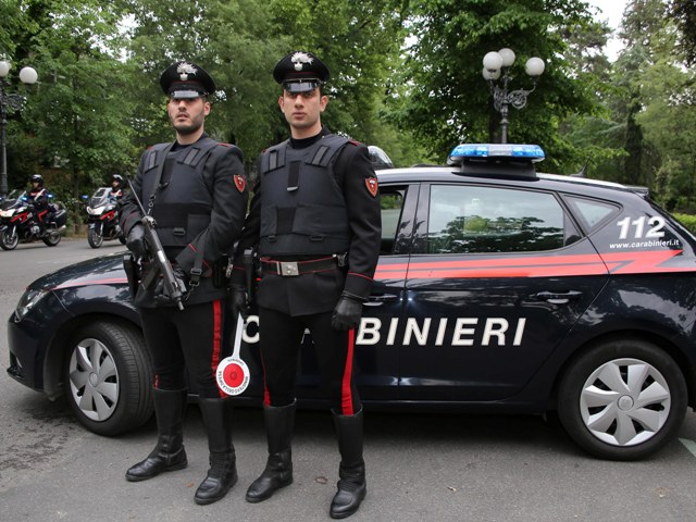 Collatino, nomadi assaltano un furgone per le manutenzioni per rubare gli attrezzi: arrestati dai carabinieri