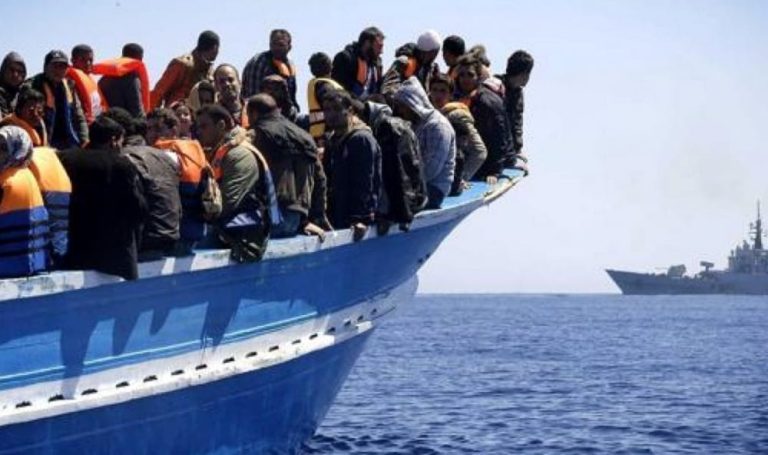 Salvini taglia i soldi ai migranti: da 35 a 19 euro