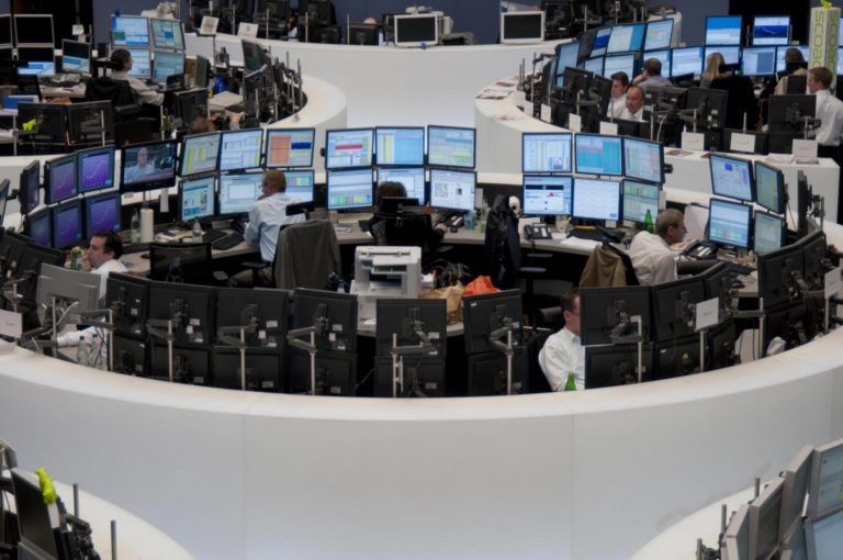 Scontro Italia-Bruxelles: la reazione dei mercati, lo spread apre a 315