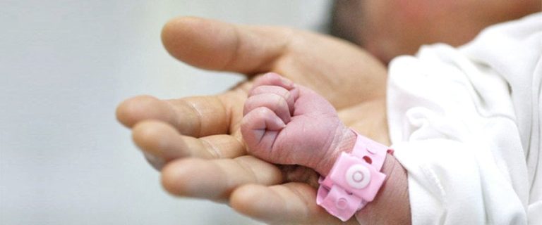 Crolla la natalità in Italia. Nel 2017 iscritti in anagrafe 15mila bambini in meno sul 2016. I numeri dell’Istat
