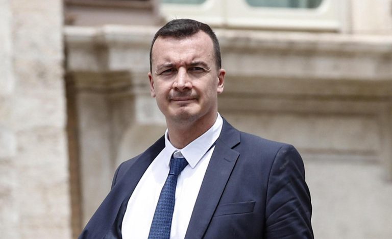 Nuovo video imbarazzante di Rocco Casalino: “I vecchi mi fanno schifo e i down mi danno fastidio…”