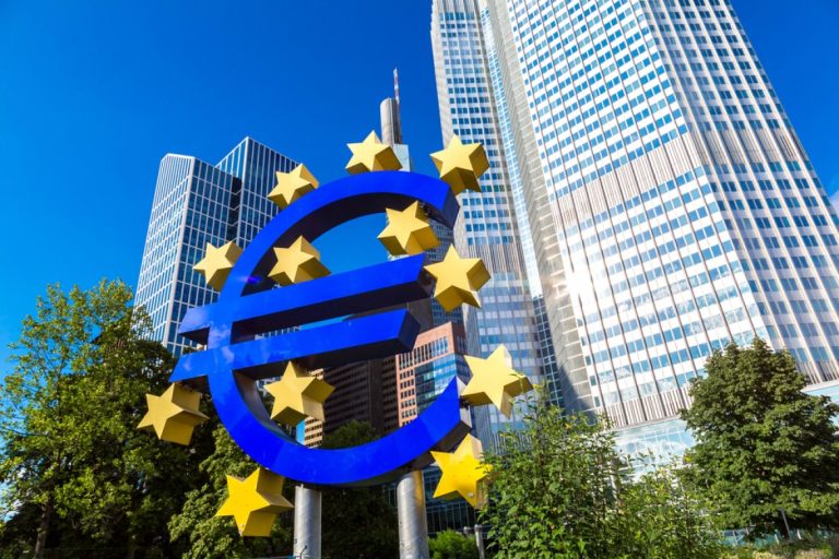 L’avvertimento della Bce: restano in rilievo i rischi connessi al protezionismo e alla volatilità dei mercati finanziari