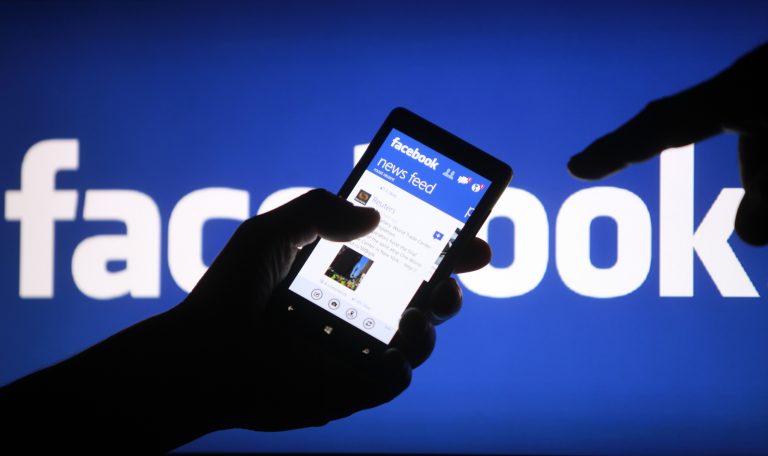 Facebook ‘sotto attacco’ di hackers, disagi per centinaia di utenti