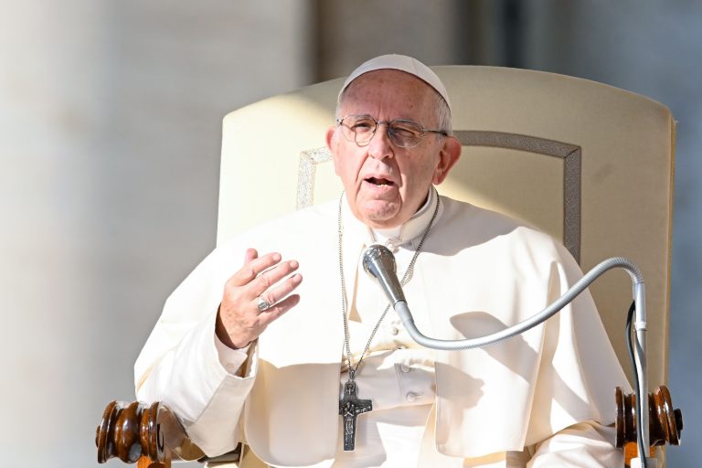 Papa Francesco: “State accanto ai carcerati, ai poveri della porta accanto, ai condannati a morte”