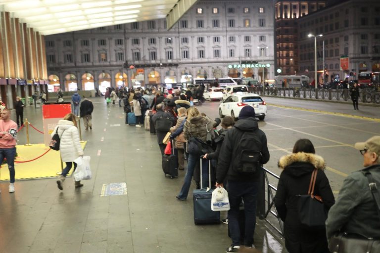 Protesta improvvisa e senza preavviso dei tassisti romani, il Garante assicura: “Sarà sanzionato ogni comportamento al di fuori delle norme di legge”