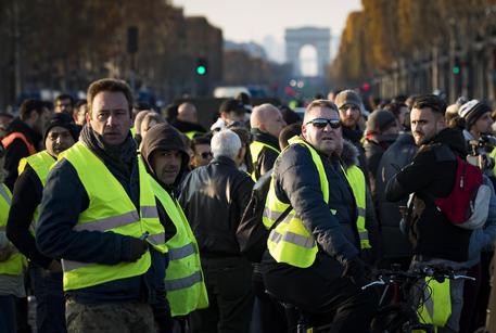 Francia, prosegue la protesta dei gilet gialli