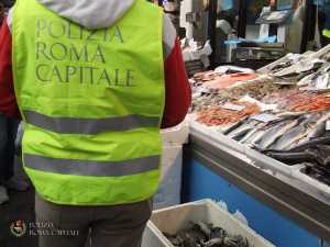 Roma, blitz al mercato dell’Esquilino: sequestri e sanzioni