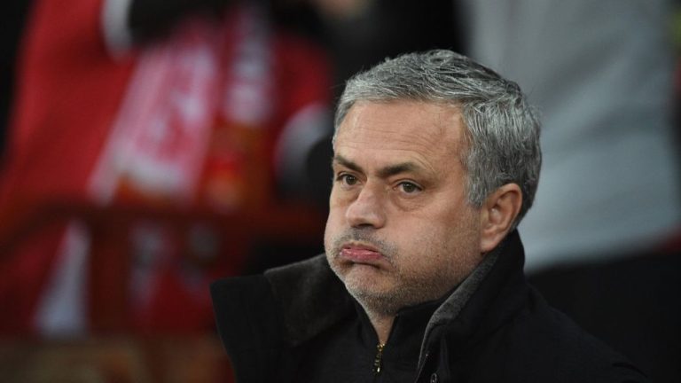 Calcio, il Manchester United licenzia Josè Mourinho