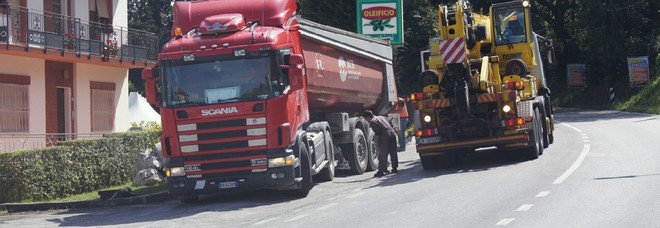 Fiumicino, perde il controllo del suo autocarro e perde la vita nell’impatto con un muro