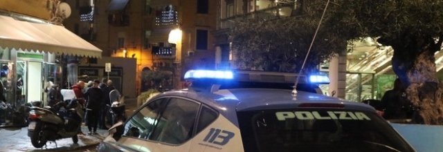 Napoli, commerciante muore d’infarto durante una rapina nel suo negozio