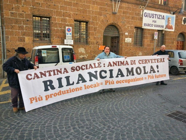 Flash mob del Comitato per il Rilancio della Cantina Cerveteri