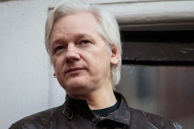 Londra, Julian Assange non intende lasciare l’ambasciata dell’Ecuador