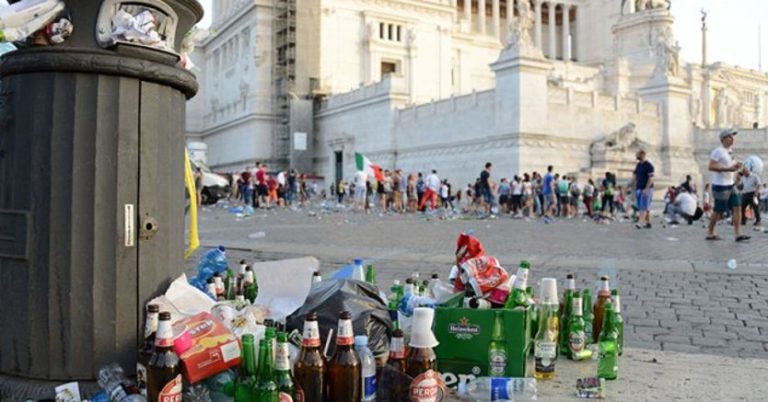 Emergenza rifiuti, Roma Capitale annuncia: “Impianti regionali accoglieranno la spazzatura della città”