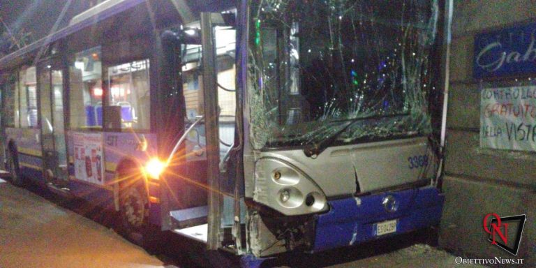 Torino, scontro tra un bus e un’auto: nove persone ferite