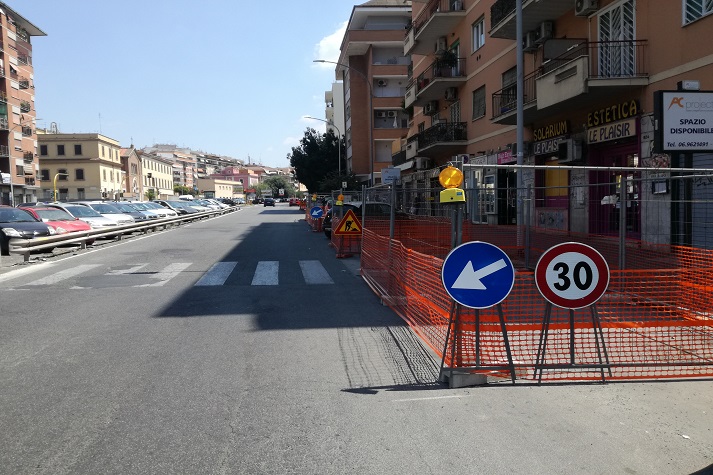 Viabilità al collasso per la creazione di una ciclabile in via Tuscolana, blitz della Commissione Trasparenza