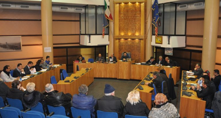 Ladispoli: Consigli comunali in presenza, l’Opposizione si spacca