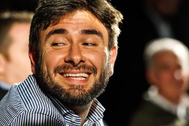 Di Battista (M5S) si schiera con il ‘gilet gialli’ ed invita il suo popolo a fare lo stesso