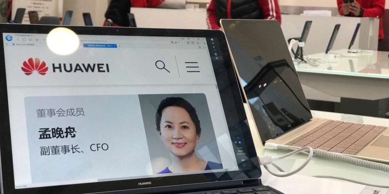 “Guerra” Usa-Cina: arrestata in Canada direttrice finanziaria di Huawei, figlia del fondatore del colosso cinese