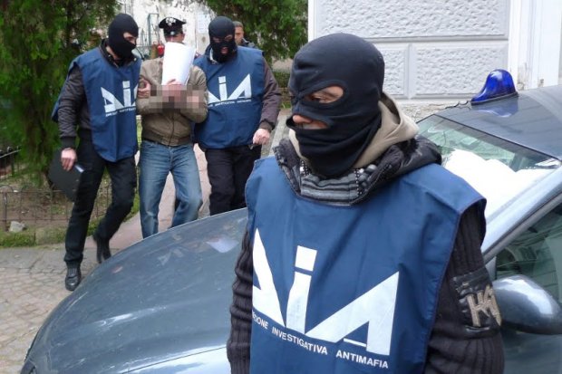 ‘ndrangheta: vasta operazione in Europa e Sud America: arrestate 90 persone