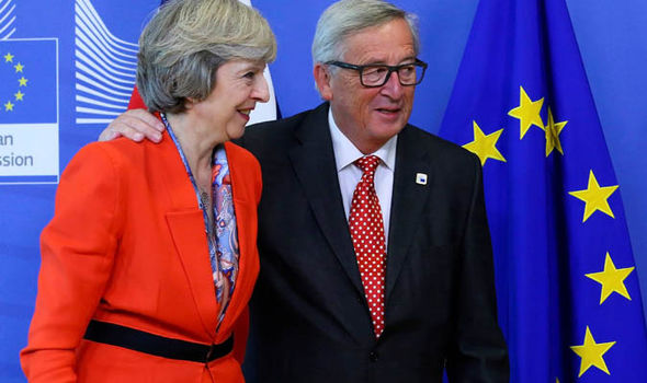 Juncker ‘gela’ la May: “Non riapriremo l’accordo del ritiro britannico”