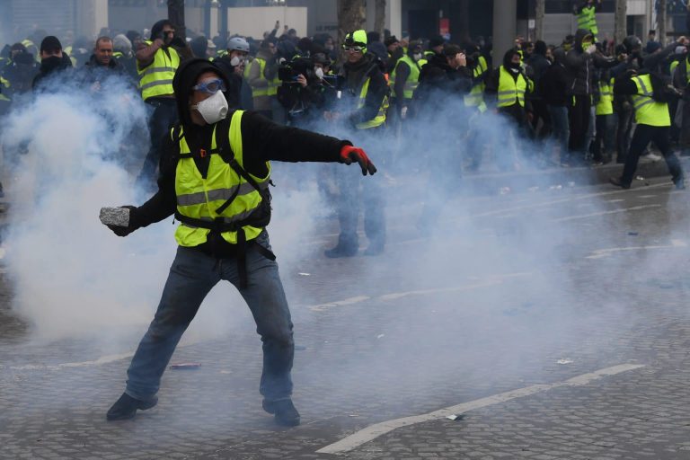 Avignone, un manifestante dei gilet gialli è stato investito e ucciso da un camion