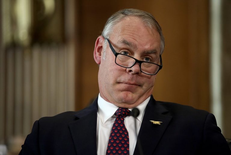 Usa, il presidente Trump annuncia le dimissioni di Ryan Zinke dal ministero degli interni
