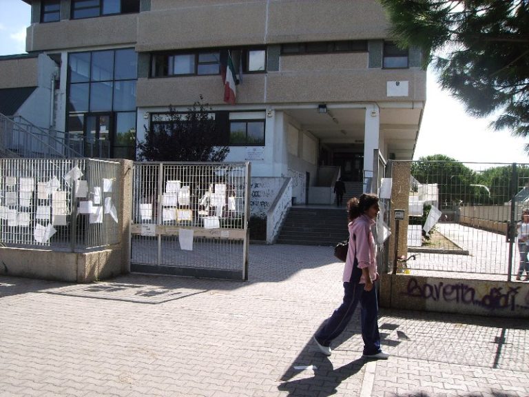 Classi della Melone trasferite a via Lazio