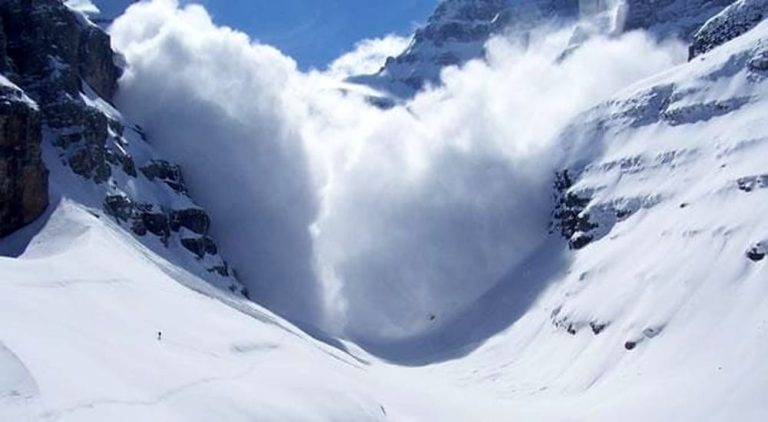 Val d’Aosta, muore un alpinista travolto da una valanga