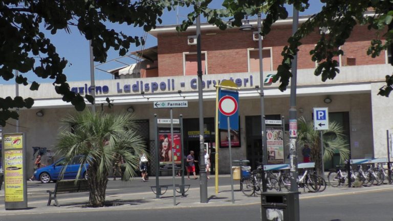 Macchinista distratto salta la fermata Ladispoli Cerveteri. Trenitalia si scusa