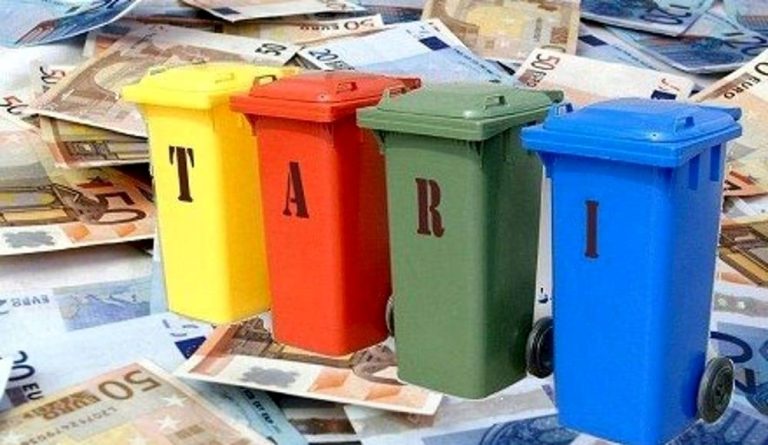 TARI: per una famiglia di 3 persone la spesa media nel 2018 è di 319,63 Euro. Necessario uno sforzo concreto per raggiungere gli obiettivi di riciclo e riduzione dei rifiuti.