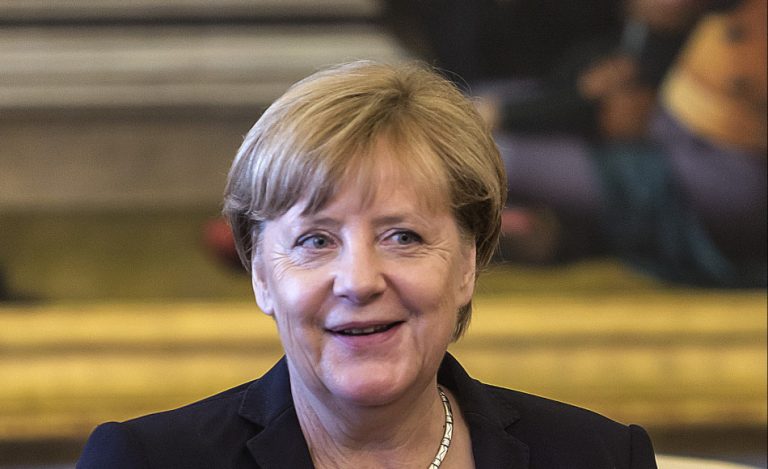Germania: applausi e consensi per Angela Merkel ad Amburgo