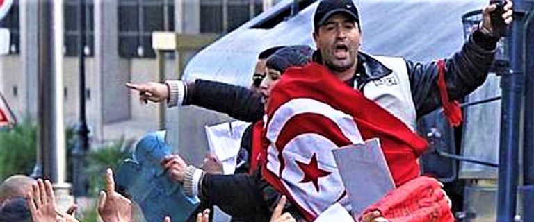 Tunisia, la protesta dei ‘gilet gialli’ arriva nel Paese